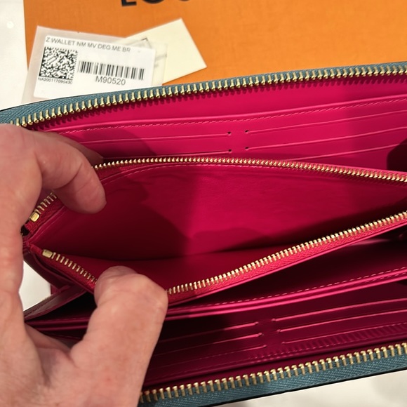 ‼️SOLD‼️💯% Authentic Louis Vuitton zippy wallet - Picture 10 of 16